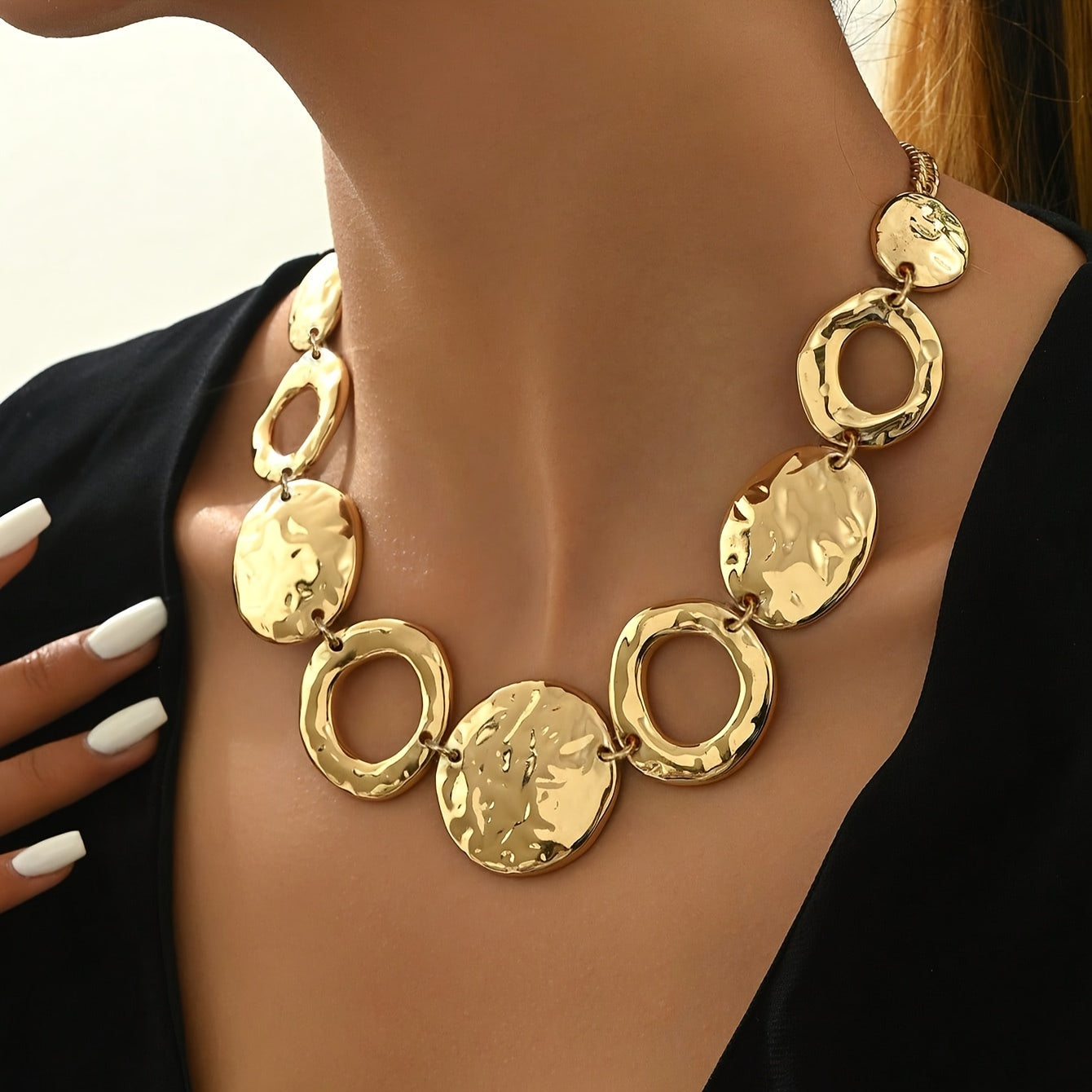 Womens Elegant GoldenTone Geometric Circle Pendant Necklace  Minimalist Layered Chain with Openwork Design for Daily Wear  Formal Events Versatile YearRound Formal Accessory Sophisticated Accessory